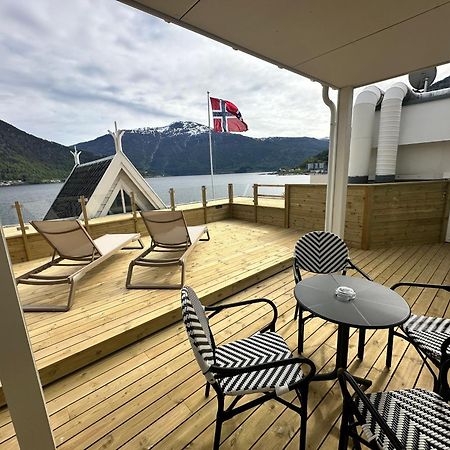 Hofslund Fjord Hotel Согндал Экстерьер фото