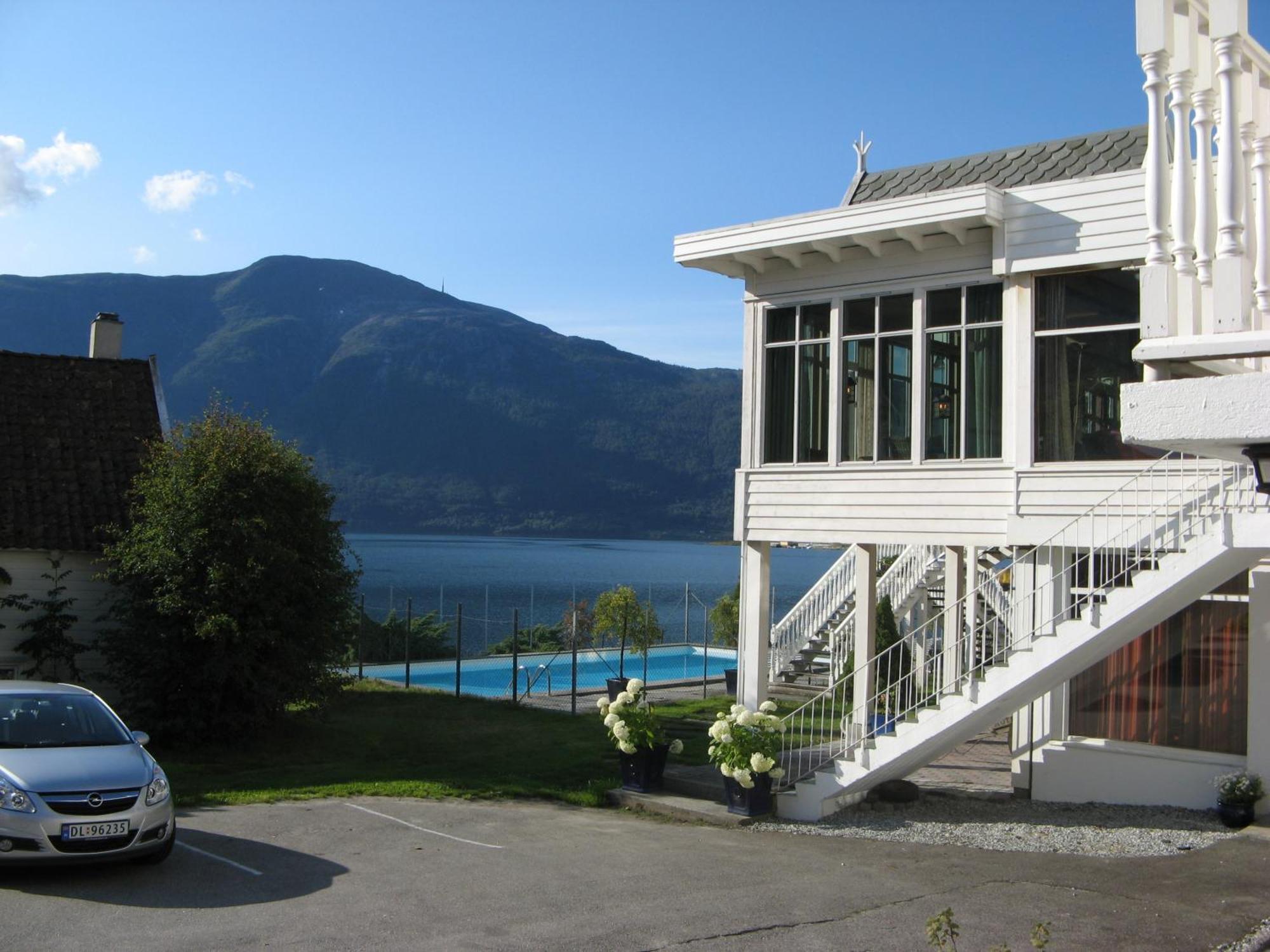 Hofslund Fjord Hotel Согндал Экстерьер фото