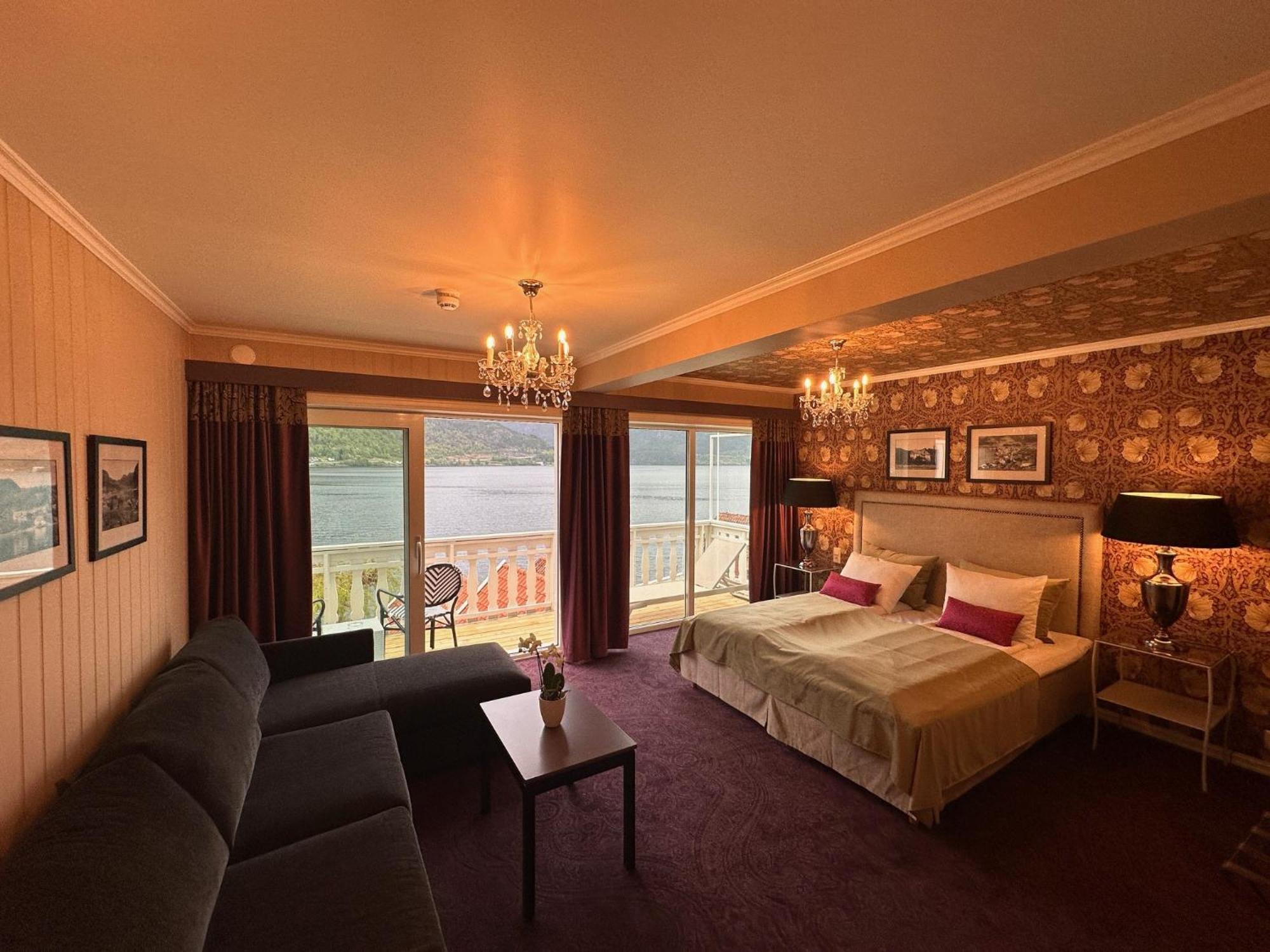 Hofslund Fjord Hotel Согндал Экстерьер фото