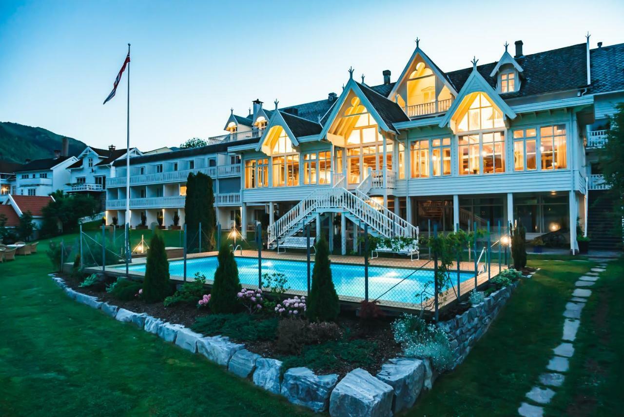Hofslund Fjord Hotel Согндал Экстерьер фото