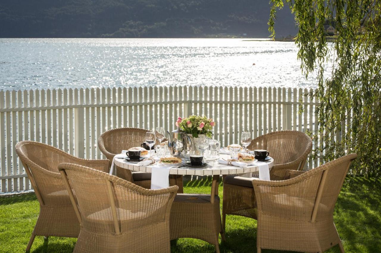 Hofslund Fjord Hotel Согндал Экстерьер фото
